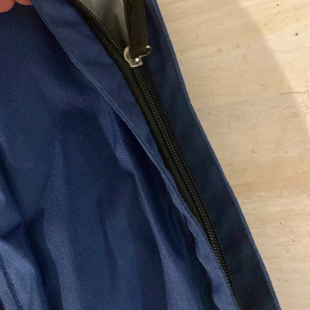 Tommy Bahama Insulated Cooler Tote Navy Blue. Looks new, barely used. - Picture 4 of 8